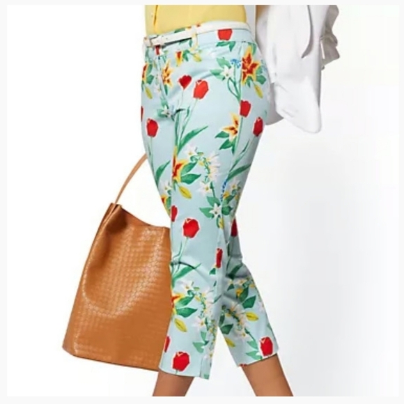 New York & Company Floral Print Capris - Red and Green on Light Blue Size 6 - Picture 1 of 11